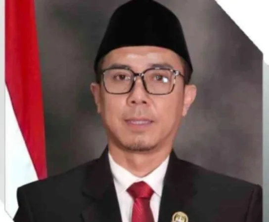 Kelurahan dan Kecamatan Baru Mengetahui, Dugaan Pembuangan Air Limbah Sense Laundry Bekasi ke Selokan Akan Segera Ditindak Lanjuti ? 1 Ketua Fraksi Partai Gerindra DPRD Kota Bekasi, Misbahudin, meminta Pemerintah Kota Bekasi untuk meningkatkan kualitas layanan bagi penyandang disabilitas. Sabtu (1/11/2025)