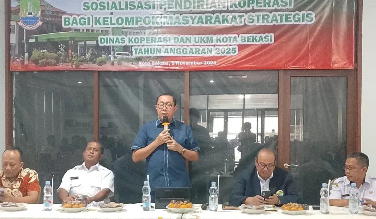 Dinas Koperasi dan UMKM Kota Bekasi terus mendorong penguatan ekonomi masyarakat melalui pengembangan kelembagaan koperasi. Pada tahun anggaran 2025, dinas tersebut menggelar sosialisasi pendirian koperasi bagi kelompok masyarakat strategis yang berlangsung di Jalan Raya Pasar Kranggan, RT 001/RW 005, Kelurahan Jatisampurna, Kecamatan Jatisampurna, Rabu (5/11/2025)