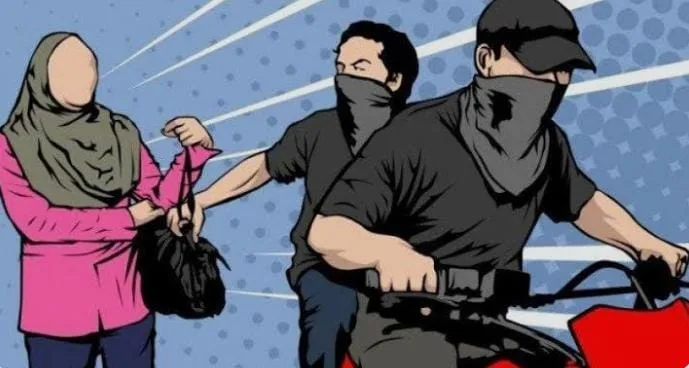 Seorang ibu di Pasuruan menjadi korban begal saat perjalan pulang dari pasar Pandaan. Akibat kejadian itu, korban Sri Sulastri (52) warga Kelurahan Sidokerto, Kecamatan Buduran, Sidoarjo meninggal dunia usai mendapatkan perawatan medis.