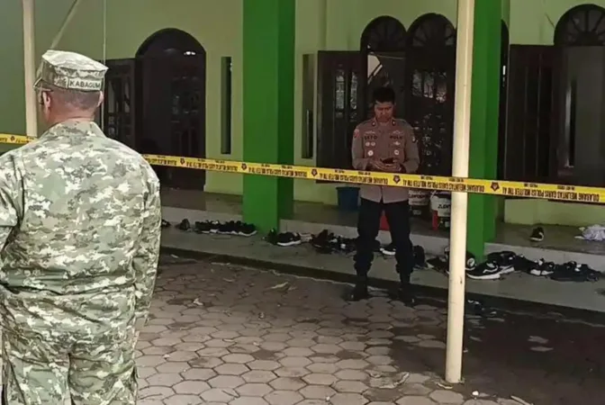 Suasana salat Jumat di sebuah masjid kawasan Kelapa Gading, Jakarta Utara, mendadak mencekam setelah terdengar ledakan keras pada Jumat (7/11/2025) siang. Peristiwa itu terjadi sesaat setelah khotbah Jumat usai dan saat muazin mengumandangkan iqamat.