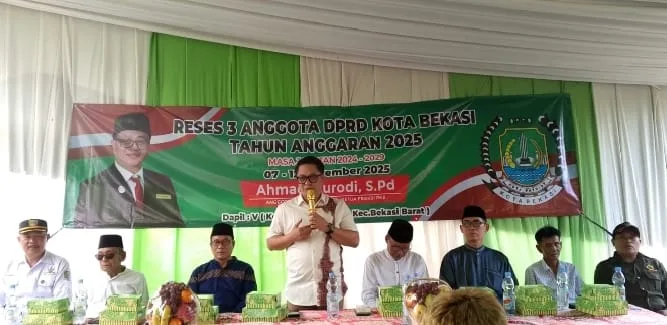 Anggota DPRD Kota Bekasi, Ahmad Murodi, S.Pd., menegaskan bahwa kegiatan reses memiliki peran penting sebagai sarana memperkuat komunikasi antara wakil rakyat dan masyarakat. Menurutnya, reses bukan sekadar agenda rutin tahunan, melainkan wadah strategis untuk menjaring aspirasi warga secara langsung di lapangan.