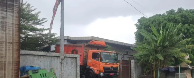 Aktivitas truk sampah DKI Jakarta di Tempat Pengolahan Sampah Terpadu (TPST) Bantargebang kembali menjadi sorotan