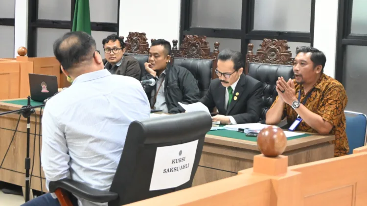 Pengadilan Tata Usaha Negara (PTUN) Jakarta menolak seluruh gugatan terhadap kepengurusan sah DPP Asosiasi Pengusaha Komputer Indonesia (APKOMINDO) yang dipimpin Ir. Soegiharto Santoso, S.H. atau Hoky. Putusan tersebut dibacakan pada Kamis (6/11/2025) dan menjadi kemenangan telak bagi pihak tergugat.