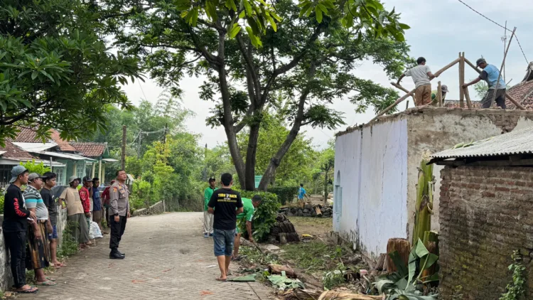 Komunitas Punisher renovasi Musholla (BM)