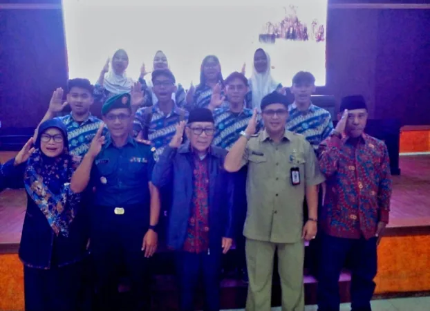 Forum Pembauran Kebangsaan (FPK) Kabupaten Bekasi menggelar kegiatan Ngobrol Asik Santai Wawasan Kebangsaan (Ngobras Wasbang) di Aula KH Noer Ali, Komplek Pemkab Bekasi, Selasa (11/11/2025).