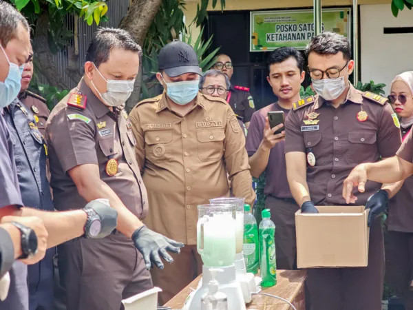 Kejari Pasuruan bersama bupati musnakan barbuk (BM)