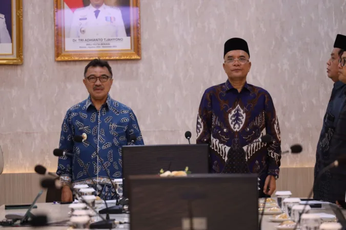 Komisi VIII DPR RI melakukan kunjungan kerja ke Pemerintah Kota Bekasi untuk meninjau kesiapsiagaan penanggulangan bencana di wilayah tersebut, Kamis (20/11/2025).