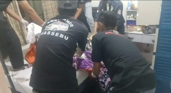 Seorang wanita lansia (56) ditemukan meninggal dunia di rumah kontrakannya di Jl. Mesjid VI 3-1, RT 002/RW 007, Kelurahan Jatiwaringin, Kecamatan Pondokgede, Kota Bekasi, Senin (24/11/2025).