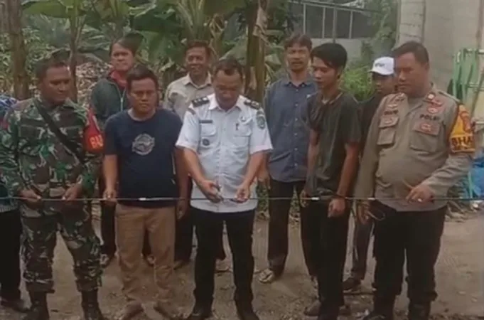 Kapolri Tekankan Peran Pers Tangkal Disinformasi di Era Digital pada Kick Off HPN 2026 Banten 3 Tiga Pilar Kelurahan Cimuning, Kecamatan Bantargebang, menunjukkan komitmen bersama dalam menjaga kebersihan dan keamanan lingkungan melalui peresmian Bank Sampah, Sampah Bersih Lingkungan Aman (SABERLIMAN).