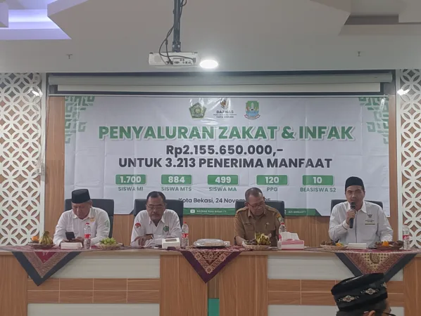 Badan Amil Zakat Nasional (BAZNAS) Kota Bekasi menyalurkan zakat dan infak sebesar Rp2.155.650.000 kepada 3.213 penerima manfaat dalam kegiatan yang digelar di Gedung Kementerian Agama (Kemenag) Kota Bekasi, Senin (24/11/2025).