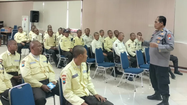 Iptu Bambang bekali Satpam Anti Narkoba (BM)