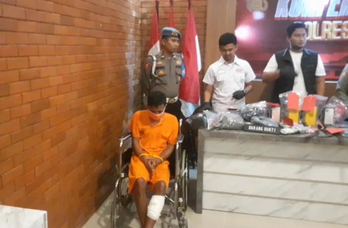 A-M duduk dikurai roda usai ditembak polisi (BM)