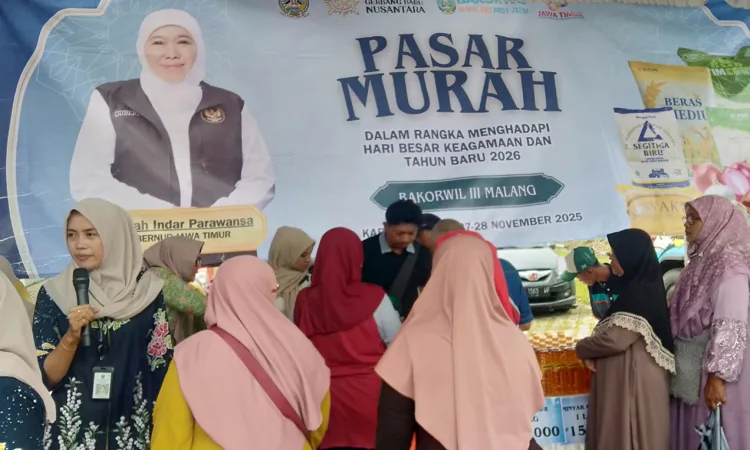 Ratusan warga mengantre pasar murah di Pasuruan (BM)