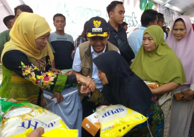 Pasar Murah di Pasuruan Diserbu Warga, Gubernur Pastikan Stok Pangan Jatim Aman hingga 2026