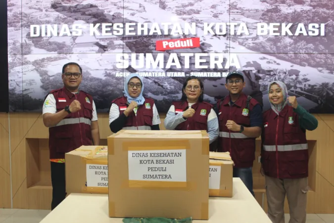 Pemerintah Kota Bekasi mengirimkan tim tenaga kesehatan beserta bantuan logistik untuk mendukung penanganan bencana di sejumlah wilayah Sumatra, khususnya Kota Padang, Aceh, dan Sibolga. Sabtu (6/12/2025).