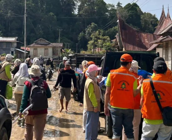 RS Hermina Bekasi Terbakar, Diduga Akibat Arus Pendek Listrik 2 Tim tenaga kesehatan yang dikirim Pemerintah Kota Bekasi kini telah berada di Kabupaten Agam, Sumatera Barat, untuk membantu penanganan warga terdampak bencana. Selama dua hari bertugas, para nakes tersebut langsung terjun memberikan pelayanan kesehatan di sejumlah lokasi terdampak. Minggu (7/12/2025).