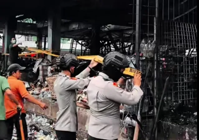 Polisi Masih Selidiki Penyebab Kebakaran Pasar Induk Kramat Jati
