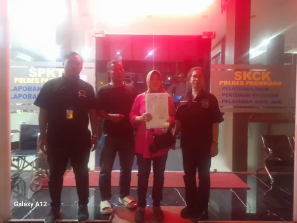 R-S didampingi Kuasa hukum Usai melaporkan warga Pandaan Pasuruan setelah gadaikan mobil miliknya (BM)