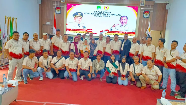 Ketua Koni Kabupaten foto bersama pelatih cabor (BM)