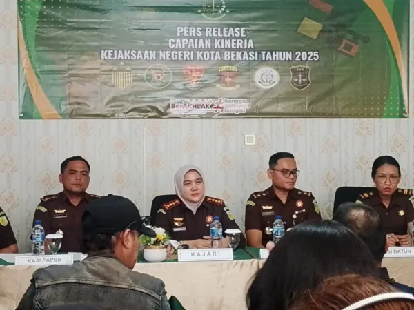 Kejaksaan Negeri (Kejari) Kota Bekasi memaparkan capaian kinerja sepanjang tahun 2025 kepada publik dalam kegiatan ekspos akhir tahun yang digelar pada Selasa (30/12/2025).