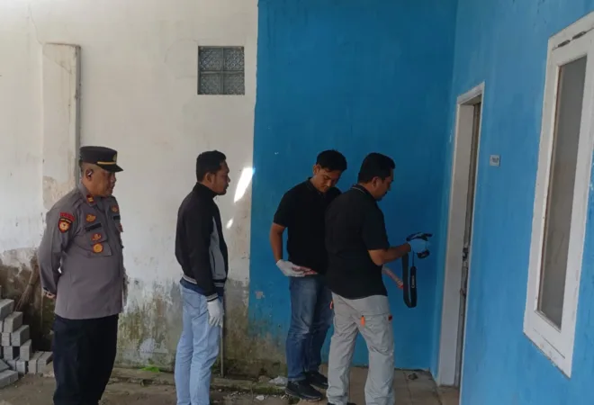 Polsek Purwodadi olah TKP (hms)