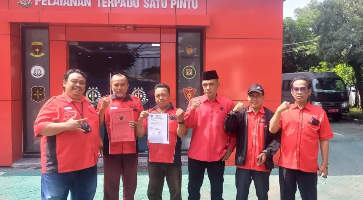 Puluhan PAC PDIP Pasuruan Laporkan Dugaan Penyimpangan Dana Banpol ke Kejaksaan