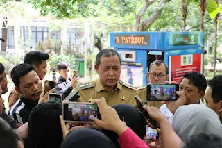 Pemuda Rawalumbu Kota Bekasi Ini Retas Smartfren Hingga Rugi 350 Juta 2 Dari Tumbler hingga Sensor Canggih, Cara Baru Pemkot Bekasi Kurangi Air Kemasan Plastik