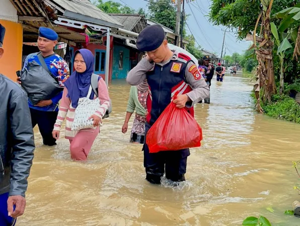 Hujan Deras Semalaman, Sejumlah Titik di Bekasi-Karawang Terendam Banjir