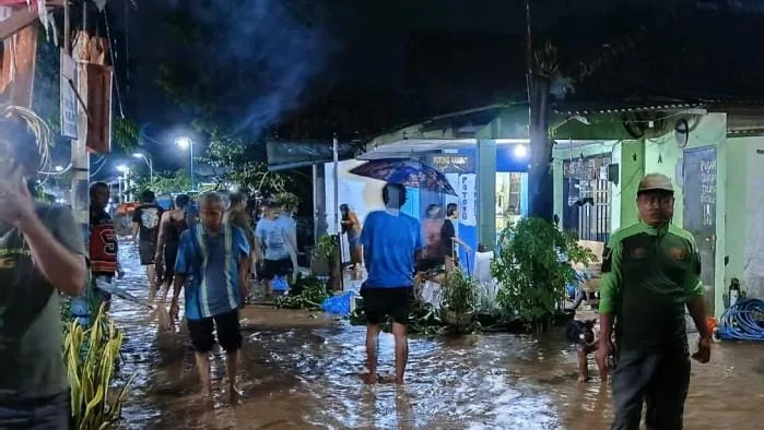 Hujan Deras dan Air Laut Pasang Rendam Ribuan Rumah Warga di Pasuruan