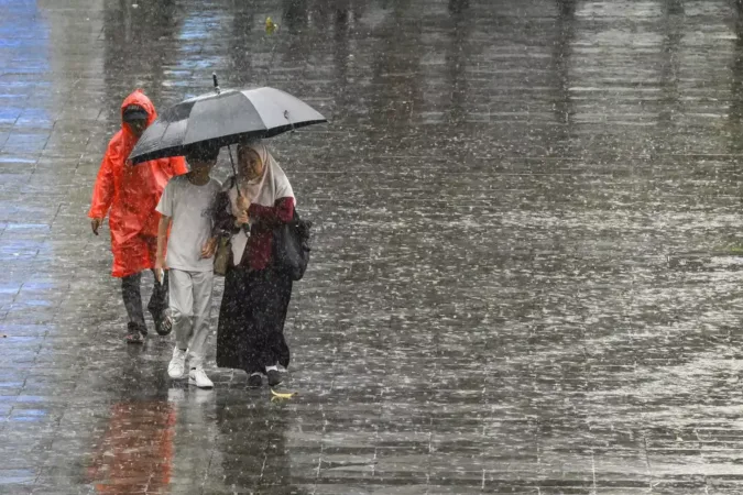 Prakiraan Cuaca Hari Ini Sabtu 17 Januari 2026, Bekasi-Karawang Berpotensi Hujan Lebat