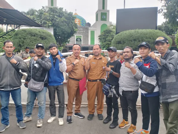 Barisan Muda Bekasi (BMB) menggelar aksi demonstrasi damai di Gedung DPRD Kota Bekasi, Selasa (20/1/2026).