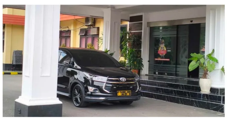 Mobil kendaraan Kapolres Pasuruan (hms)