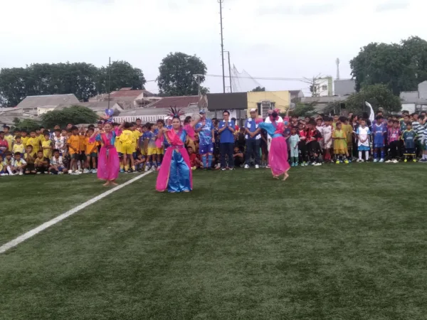 Program pembinaan sepak bola usia dini MaPAN FC resmi diluncurkan di Stadion BISF, Bekasi Timur, Minggu (25/1/2026).