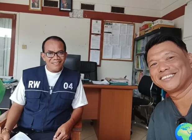 Kepemimpinan Ketua RW 04 Kelurahan Bojong Menteng, Kecamatan Rawalumbu, Bang Kanung, dinilai berhasil memperkuat keamanan dan keharmonisan lingkungan melalui semangat gotong royong serta komunikasi aktif dengan warga dan aparatur terkait.