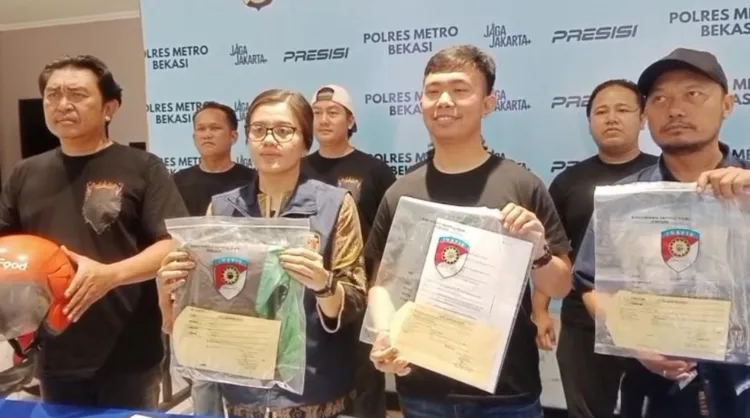 Polisi tunjukkan barang bukti pelaku penculikan anak (Frm)