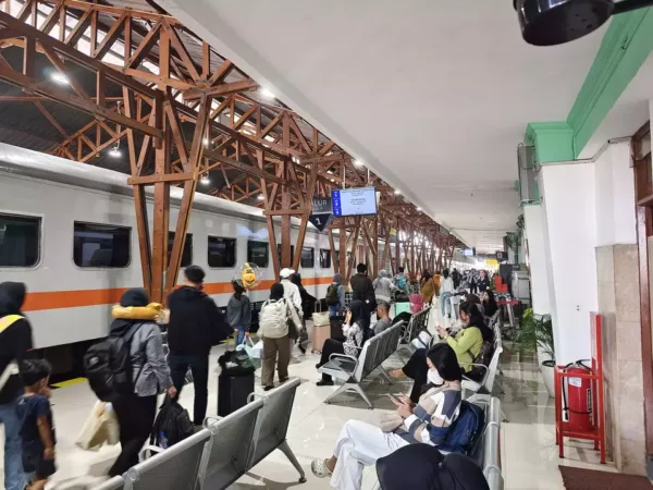 Hari Pertama Libur Panjang Isra Mikraj, KAI Layani 184.063 Penumpang