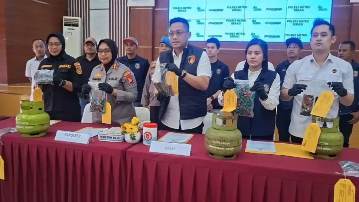 Polres Metro Bekasi Bongkar Praktik Oplosan LPG Subsidi 3 Kg ke Tabung 12 Kg 2 Polres Metro Bekasi Bongkar Praktik Oplosan LPG Subsidi 3 Kg ke Tabung 12 Kg