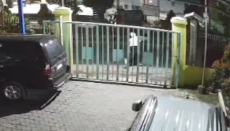 Potongan video aksi tawuran di Dusun Pagar, Sumbergedang, Pandaan (ist)