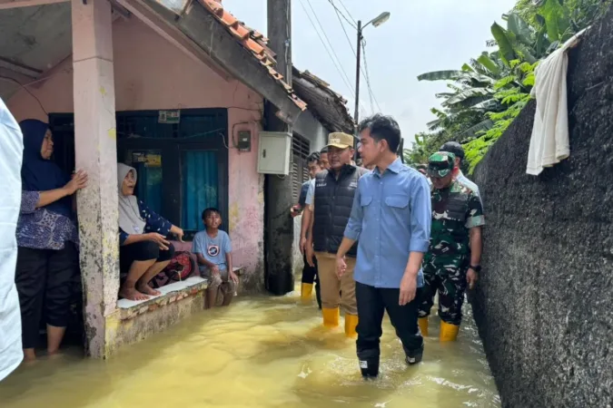 Mas Wapres Tinjau Banjir Karawang, Tekankan Prioritas Layanan Kesehatan bagi Kelompok Rentan