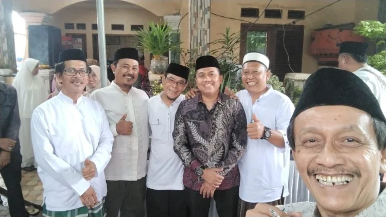 Anggota DPRD Kota Bekasi dari Fraksi Golkar Dapil 3, Sarwin Edi Saputra, menghadiri acara pelepasan ibadah umrah warga RW 07 Kelurahan Bojong Menteng, Kecamatan Rawalumbu, Kota Bekasi, pada Minggu (8/2/2026).