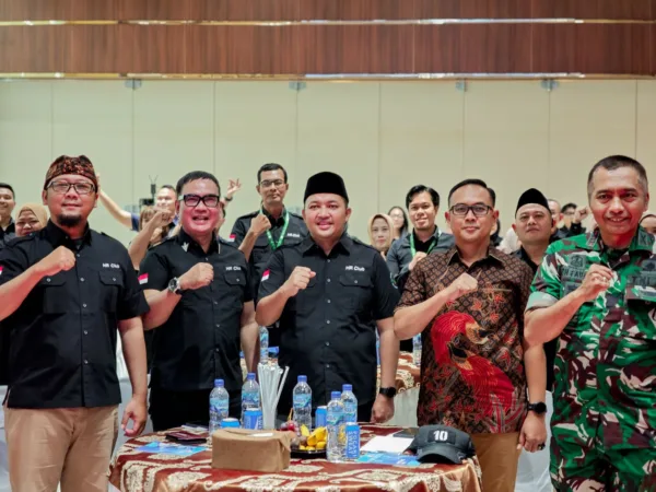 HR Club Bersama Bupati Pasuruan foto bersama (BM)
