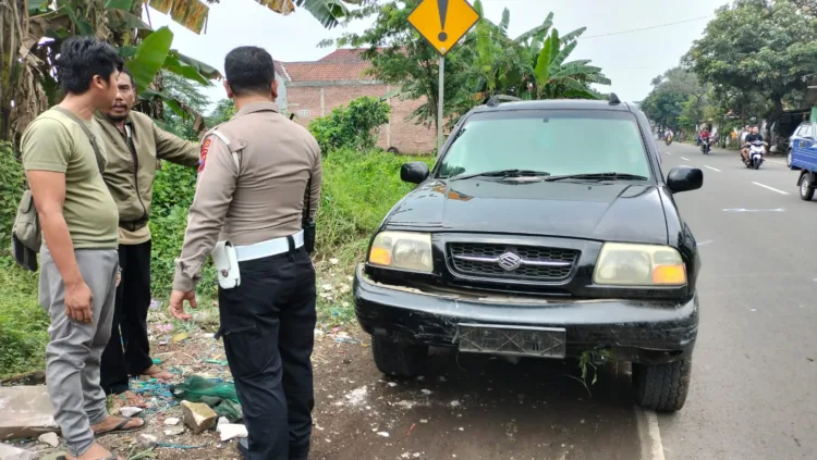 Polisi saat melakukan olah TKP (HmS)