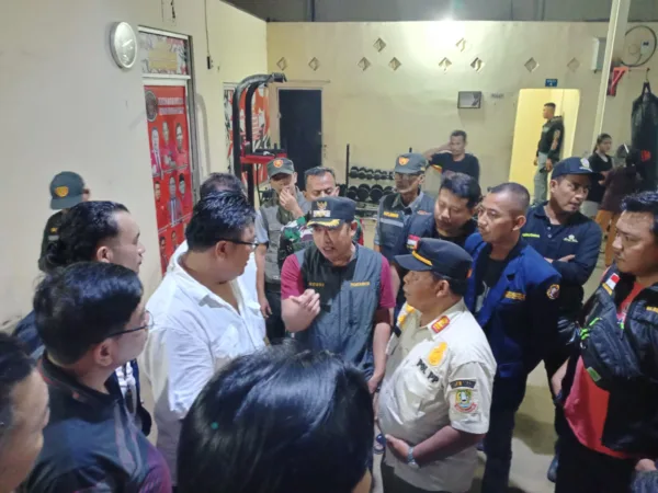 Menyambut bulan suci Ramadhan 1447 Hijriah, Kelurahan Bojong Menteng, Kecamatan Rawalumbu, memperketat pengawasan wilayah melalui kegiatan Operasi Penyakit Masyarakat (Pekat), Sabtu malam (21/02/2026).