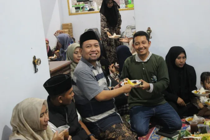 Kades Kurung Musyafa' saat menghadiri peresmian Kedai Makmur Jaya (BM)