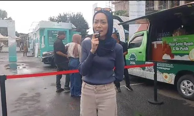 Aplikasi gaya hidup Muslim, Muslim Pro, menggelar aksi berbagi 1.000 takjil kepada masyarakat di tiga titik wilayah Jakarta, Jumat (28/2/2026).