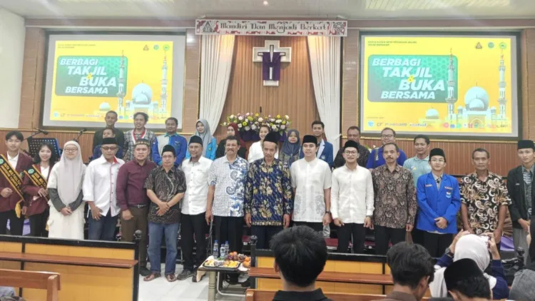 Toko Lintas Agama usai buka bersama foto bersama (BM)