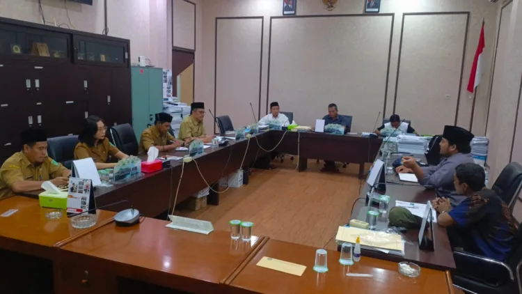 Ketua Komisi I DPRD Kabupaten Pasuruan saat menggelar rapat bersama BPKAD (ist)