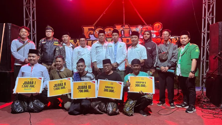 Ketua PC GP Ansor bersama jajaran fto bersama peraih juara music tradisional (BM)