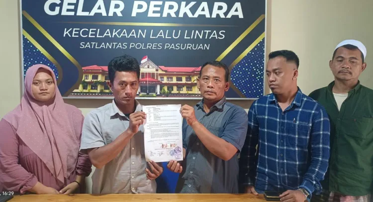 Keluarga Korban bocah 7 tahun foto bersama dengan penabrak usaii membuat surat pernyataan damai (lantas)