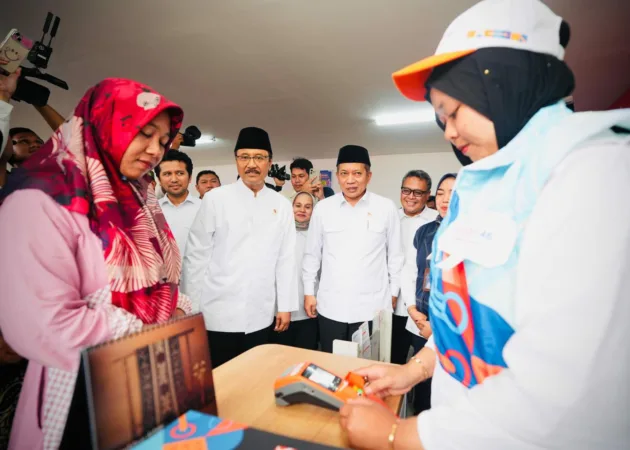 Gus Ipul saat meninjau langsung proses KDMP di Pasuruan (hms)